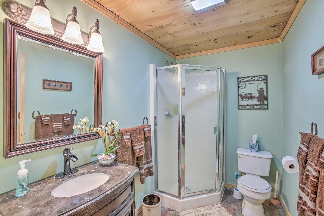 Resort Cabin With Fire Pit Golf, Hike And Play! Rothbury Экстерьер фото